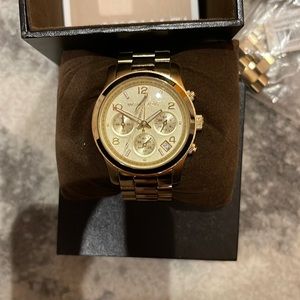 MICHAEL KORS Gold Watch
